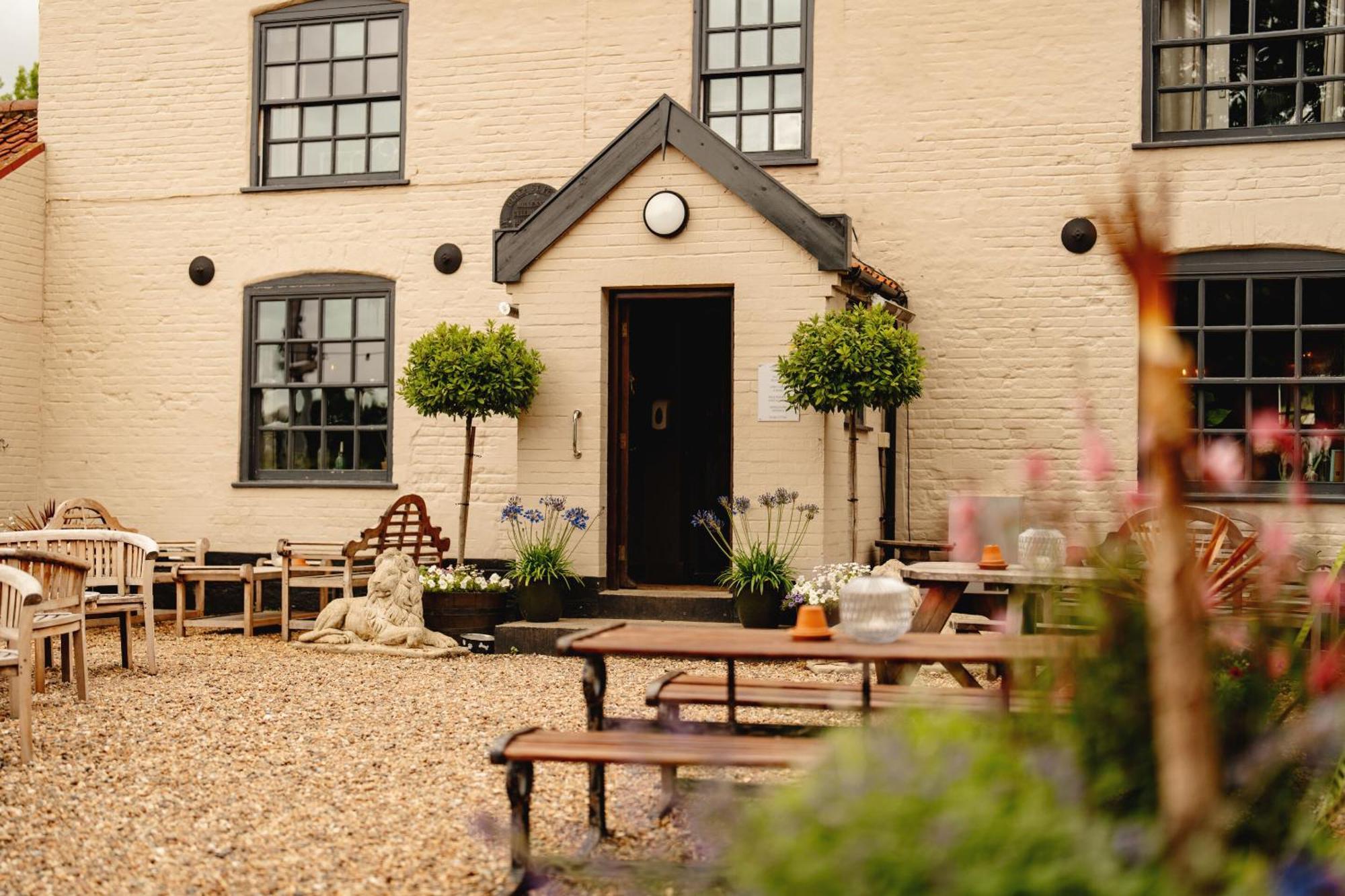 Wheatacre White Lion Hotel Burgh Saint Peter Екстериор снимка